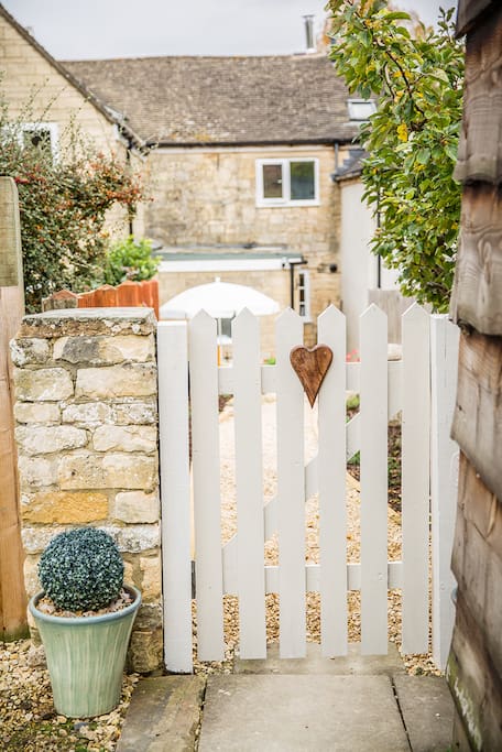 Enclosed rear garden that is safe and private