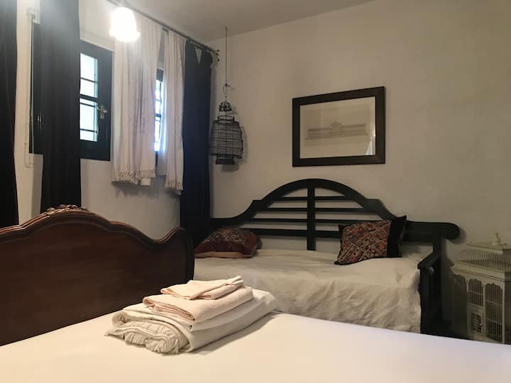 долен кат / спална соба / единечен кревет