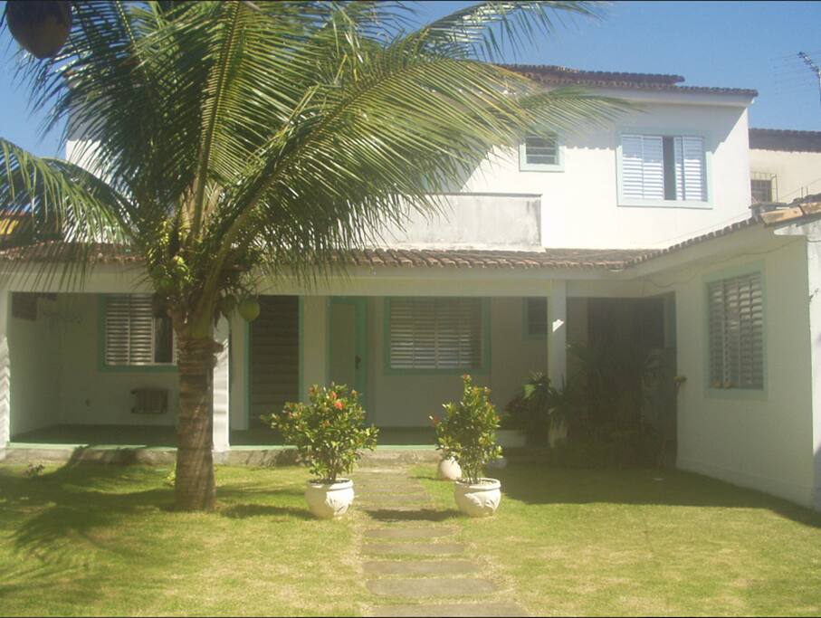 A casa ( segundo andar separado do primeiro andar , com entrada , banheiro , cozinha e varandas privativas.)