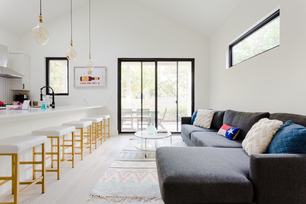 Bright & Modern SoCo Retreat, Minutes from DT!