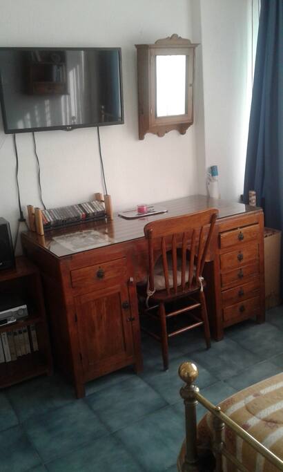 Personal desk