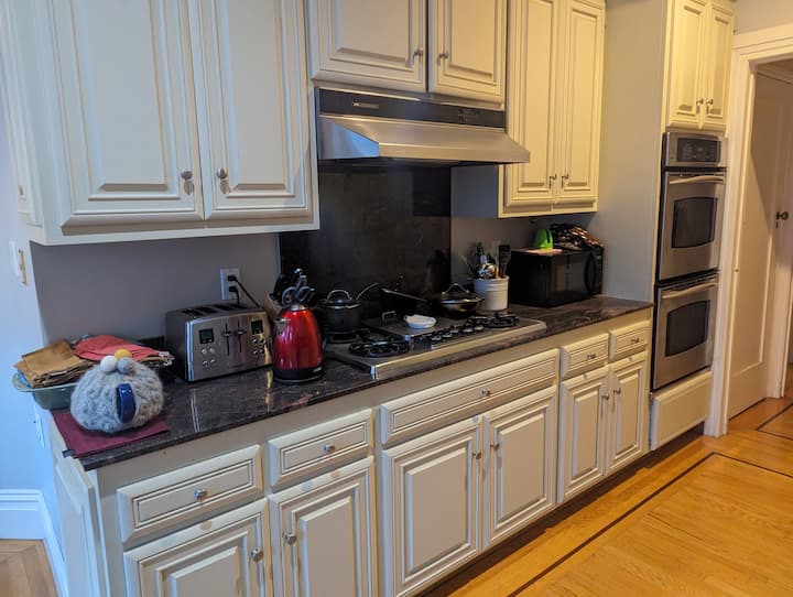 Large Room W/ensuite Bathroom In Ashbury Heights - San Francisco, CA