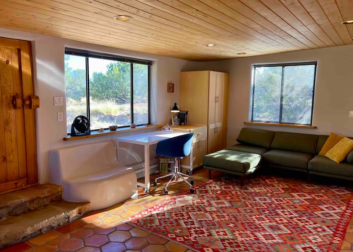 Abiquiu Artist Casita Overlooking Plaza Blanca - Abiquiu, NM