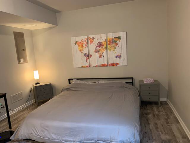 Private Modern Suite (Bed & Bath & Own Entrance)