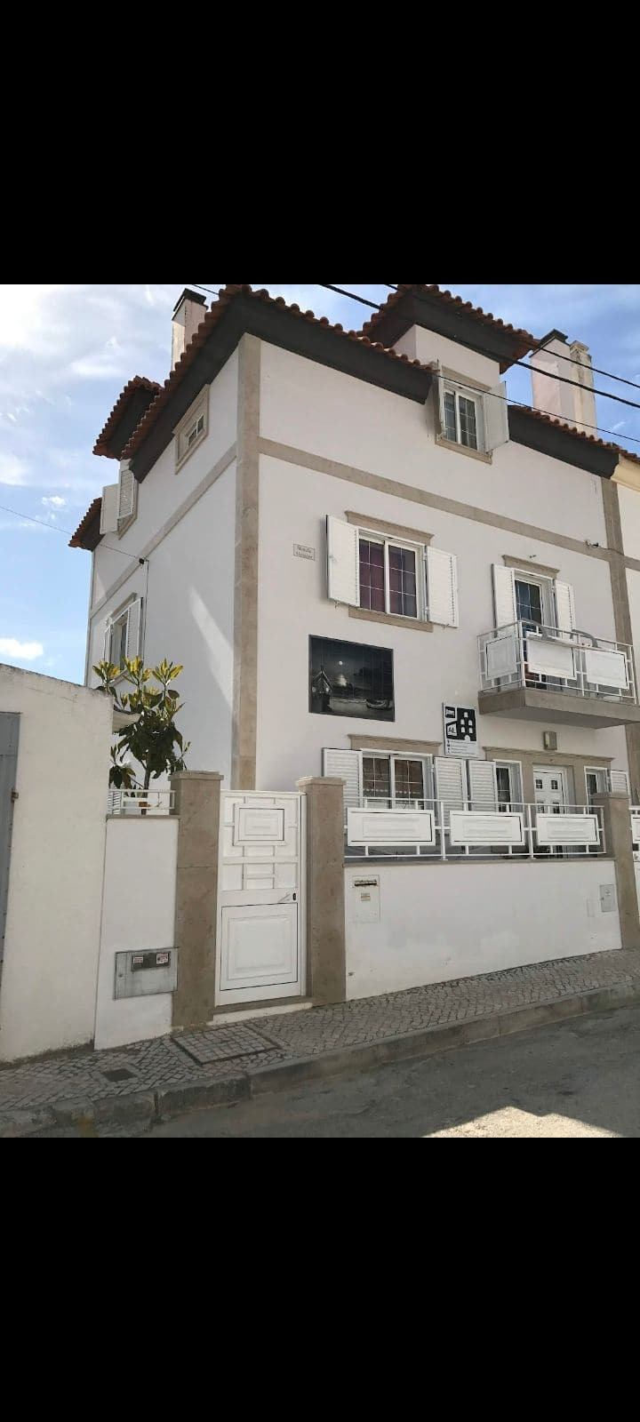 Bedroom Ap 2 with private bathroom Guesthouse Veríssimo Townhouses for Rent in Nazaré, Leiria