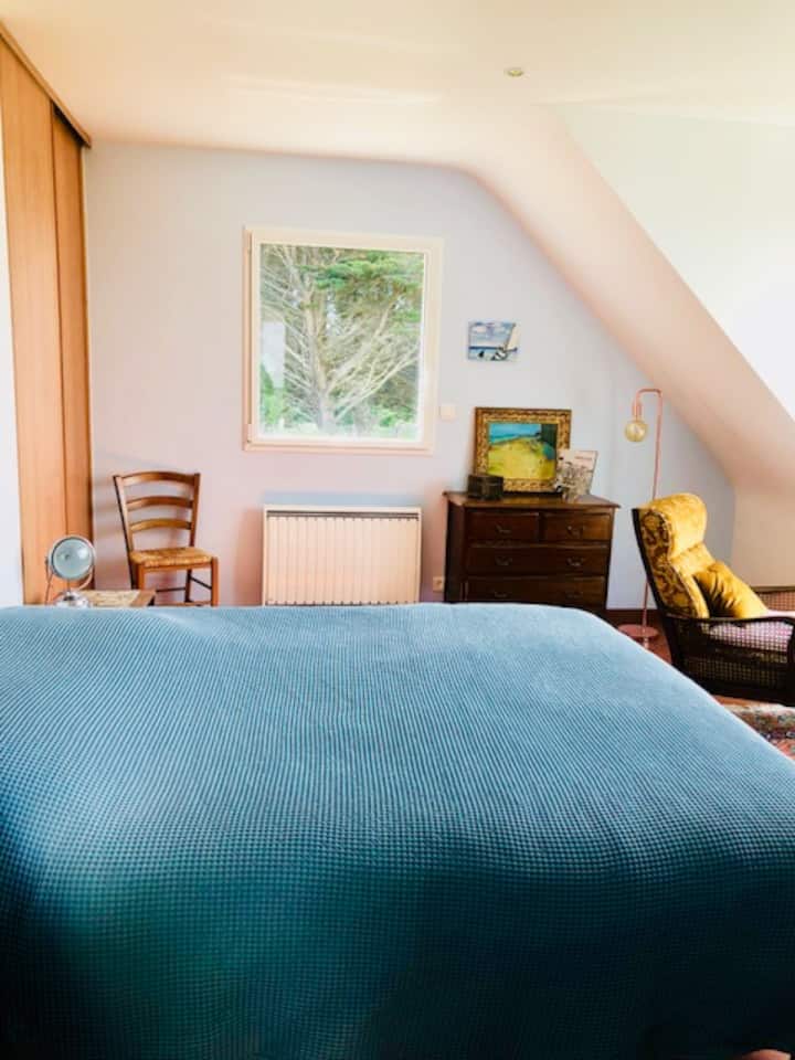 dormitorio de arriba - cama tamaño queen