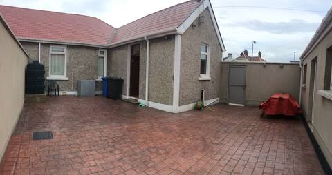 Portrush IDEAL LOCATION 5 MINS TO BEACH