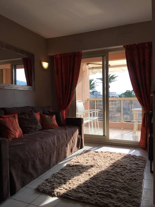 - Canapé lit (2 lits)
- Sofa bed (2 beds)