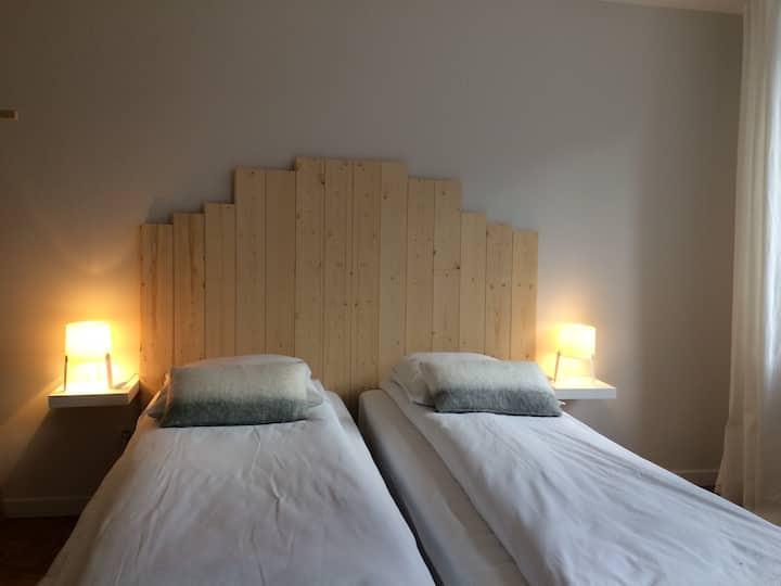 חדר השינה הגדול בקומה הראשונה