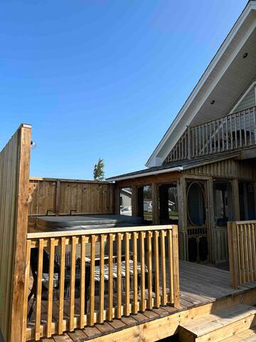 3 bedroom house with ocean view and hot tub gallery image 2