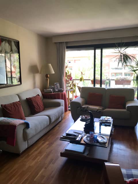 Nice flat with pool 15’ by train from Barcelona