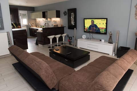 apartment with free parkιng