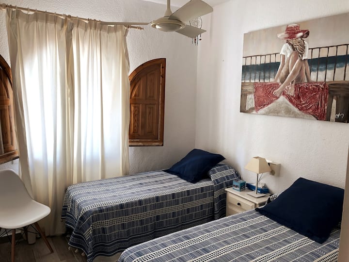 Chumba cha kulala cha ghorofa ya chini