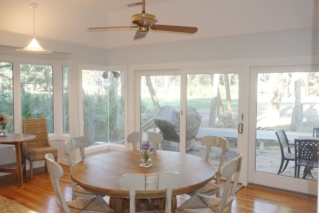 Breakfast nook overlooking golf course