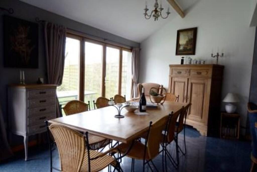 Salle à manger pour 8 personnes