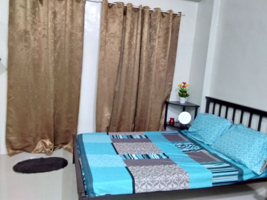 Queen bed with a comfortable queen matress, 4 pieces of soft pillows, heavy blackout curtans(sun resistance)