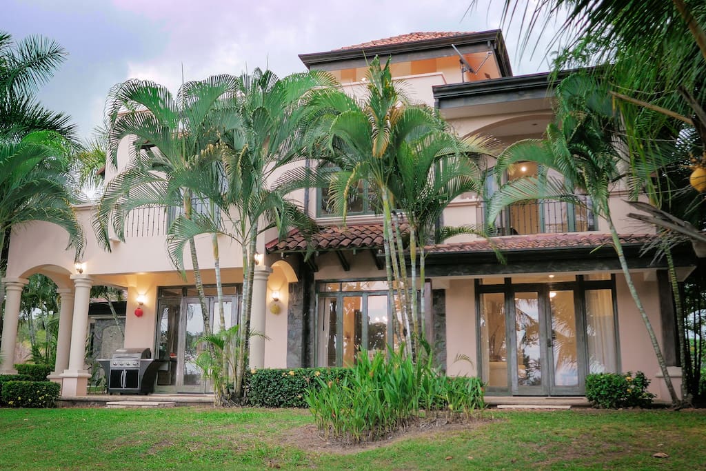 WELCOME TO CASA CIELO AZUL, on a Hill Top w/ Ocean Views, Breezes and RIGHT NEXT TO CASA OCEANA...