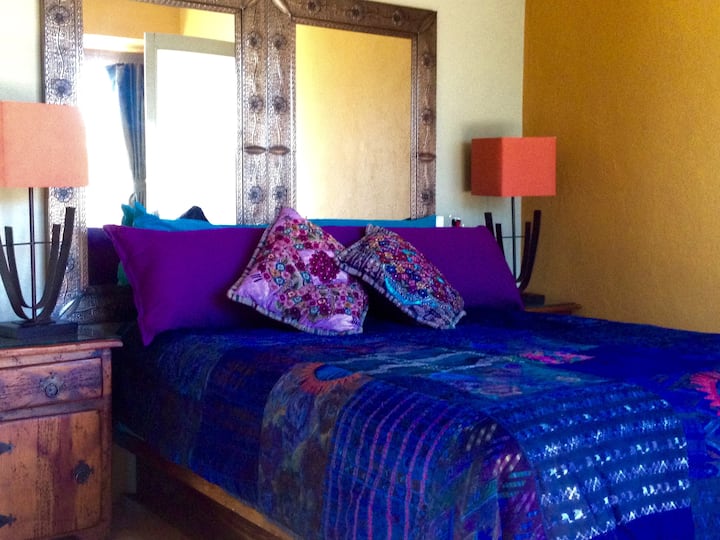 Јужна спална соба на долниот кат