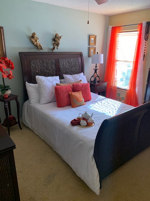 The White and Orange Private Room