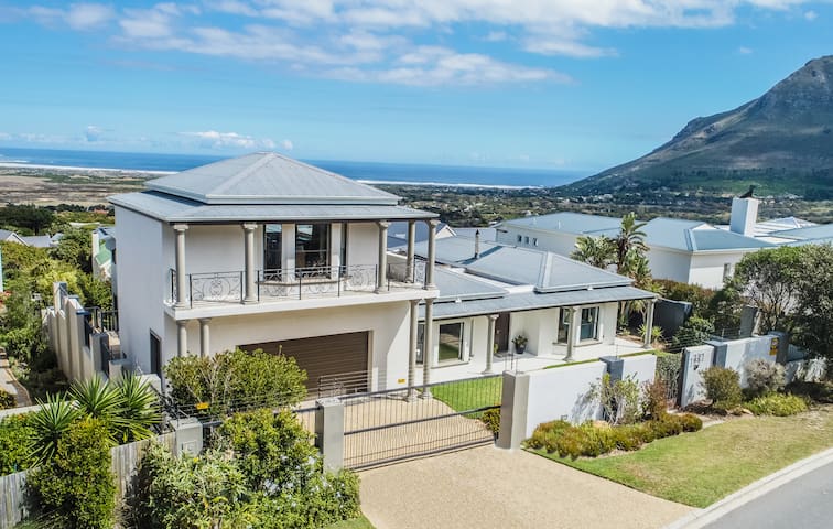Large 6 bedroom home, ocean and mountain views.