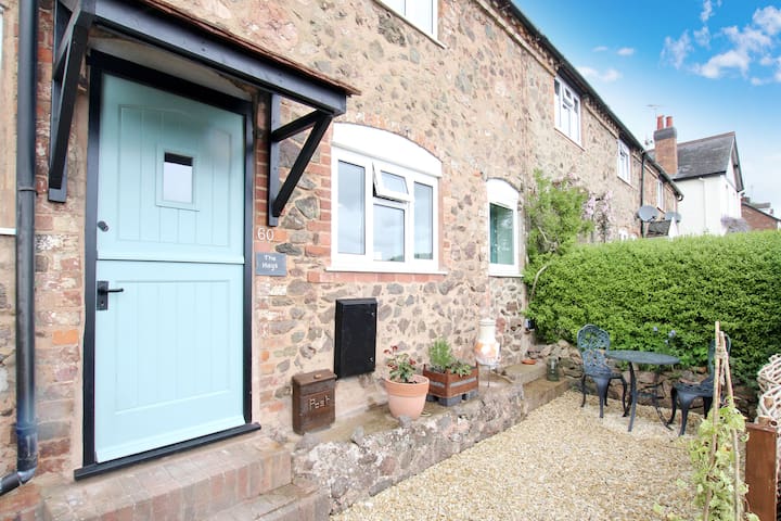 Malvern Hills Stone Cottage With Amazing Views Cottages For