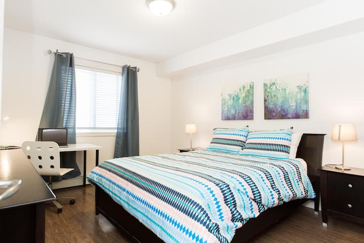 Condo in Edmonton · ★4.83 · 2 bedrooms · 3 beds · 2 baths