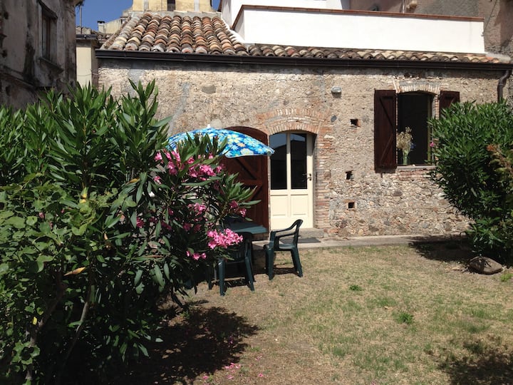 Unique apartment, seaview, garden (Il Frantoio) Houses for Rent in