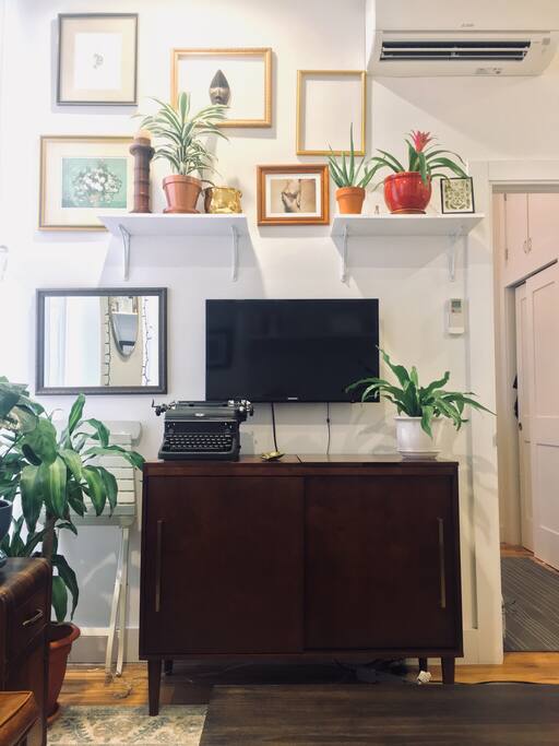 TV with chrome cast