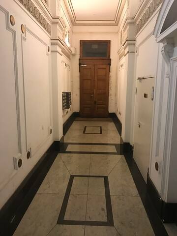 Fantastic 2 floor Rooftop Penthouse/ TOP Location! gallery image 3