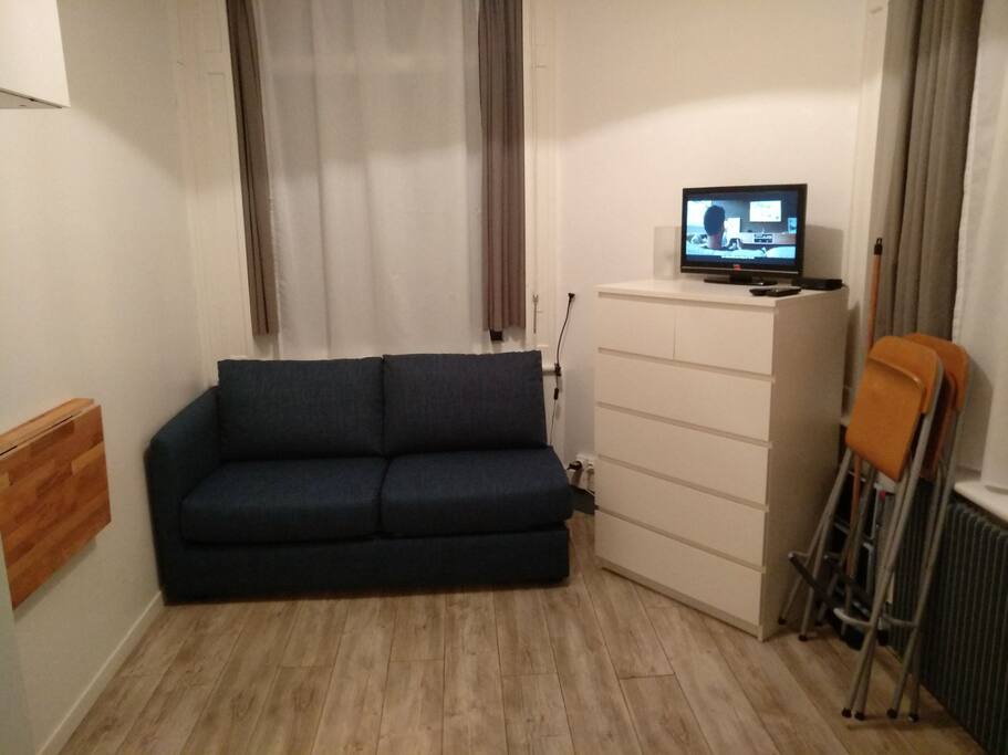 Canapé convertible lit 140x190, commode, TV TNT