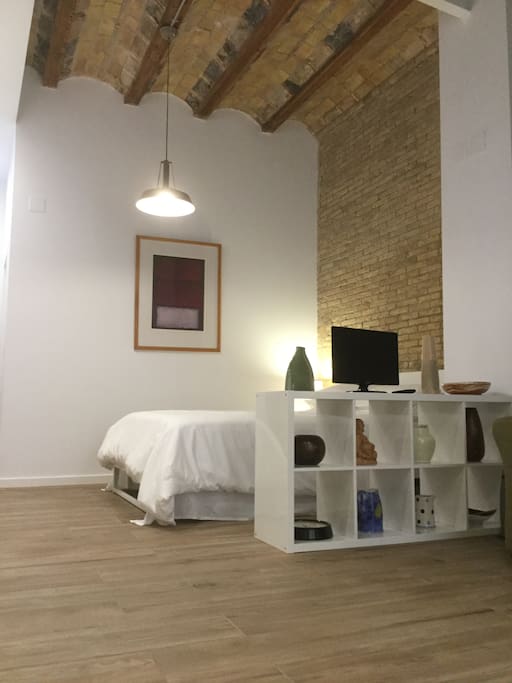 Looking towards the bedroom, mirando hacía la habitación