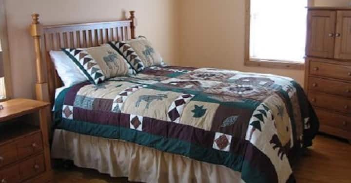 Bračni krevet (širine 150-179 cm) na katu u potkrovlju