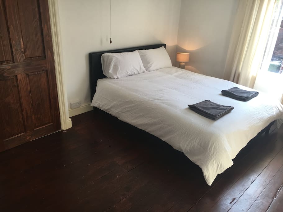 Bedroom (Middle Floor)
