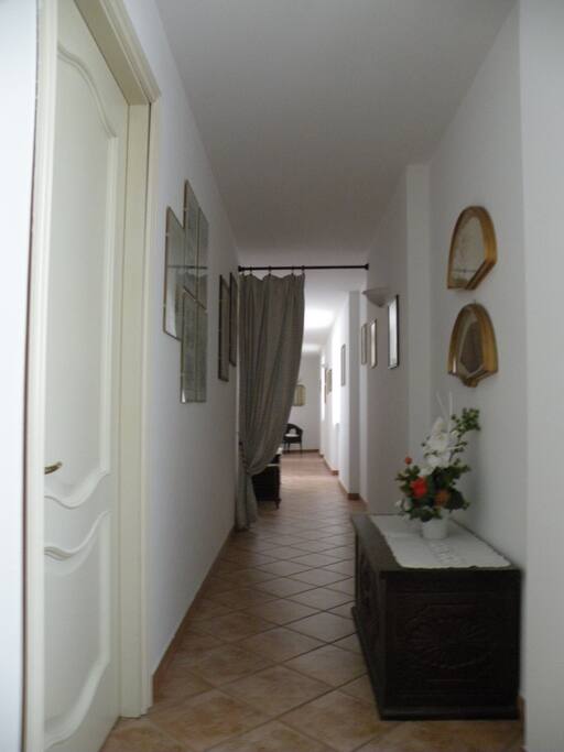 Accesso alle camere
Hallway 1st floor
Accès aux chambres (1er étage)