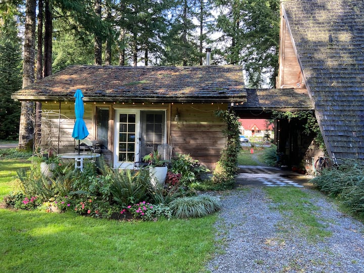 Sky River Cottage Hike, Ski & River rafting Guest suites for Rent in