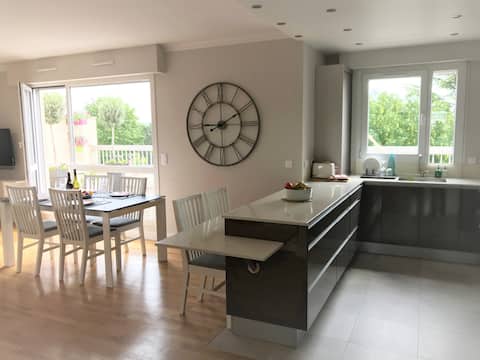 Charm, calm & comfort by the Enghien Lake +Terrace