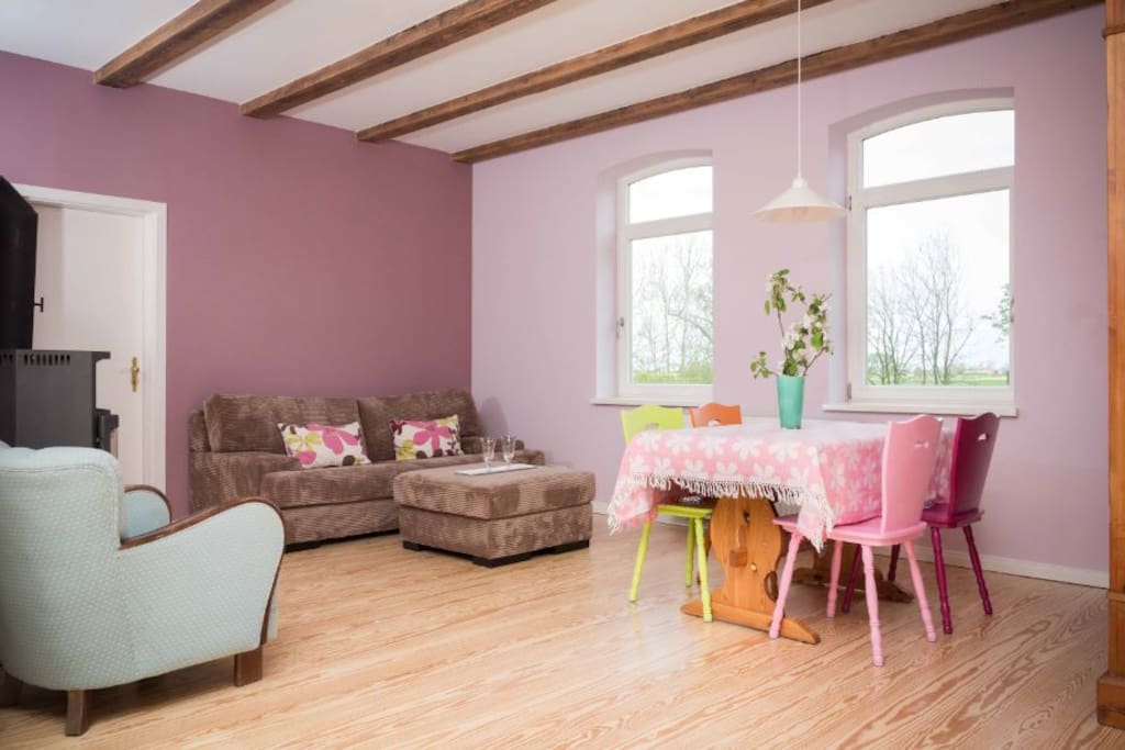 Gemütlich und stimmungsvoll ist der Wohnbereich Ihrer Ferienwohnung im 1. Stock 2013 renoviert worden