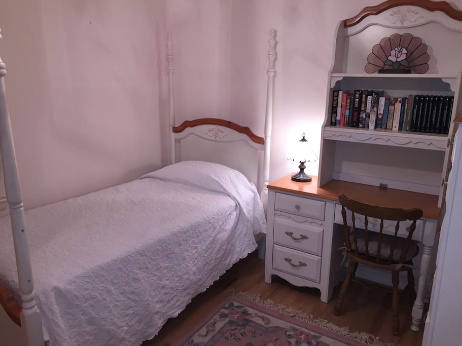 Small/cozy bedroom with single bed, 2nd floor