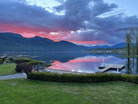 Dock Holiday ~ Beachfront Home with private dock