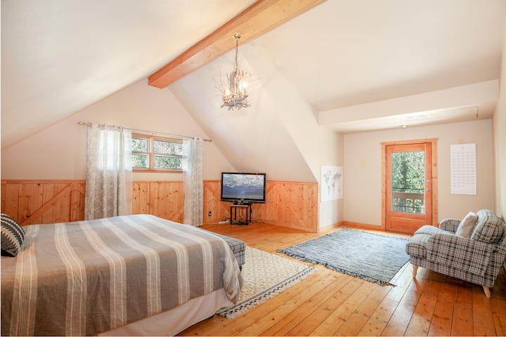 king bed in the master bedroom