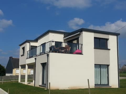 Top Airbnb: 4-star tourist villa with panoramic sea view à Plomodiern