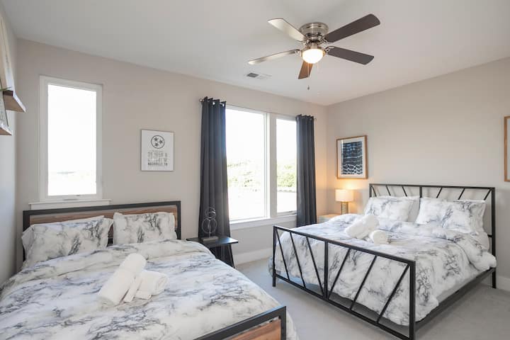 Dormitorio 2 con 2 camas tamaño queen y vestidor