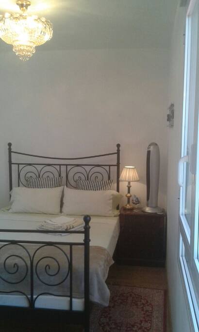 Habitación con baño.