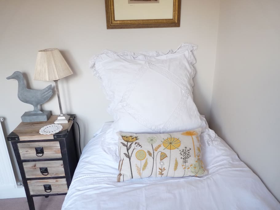!00% cotton bed linen.