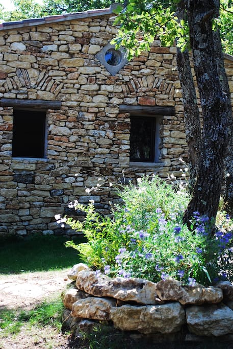 Front of the house. Façade Ouest de la maison