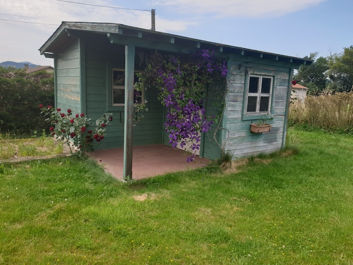 Kibanda cha kulala mara mbili cha bustani kwa ajili ya mtu anayetembea kwa baiskeli au anayepita baiskeli