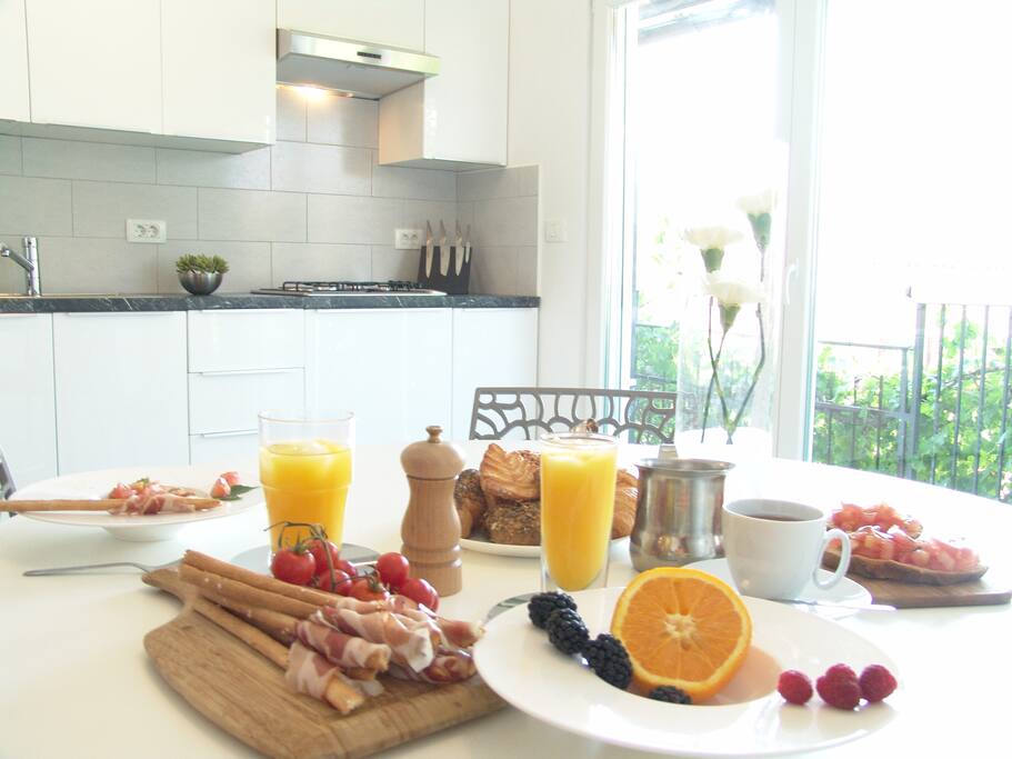 KITCHEN