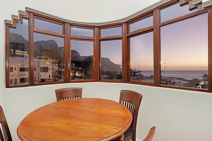 Camps Bay Beachfront 2 Bedroom Apartment gallery image 2