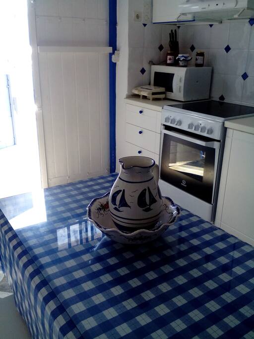 KOURITA THE BOAT HOUSE-MILOS