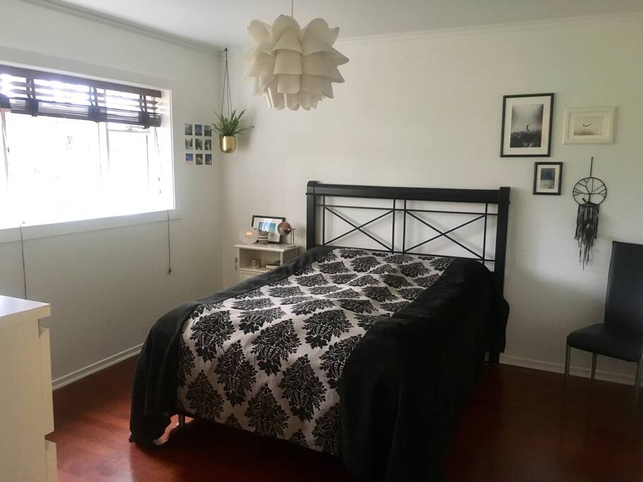 The bedroom has a queen size bed (140x200) which can easily fit two people